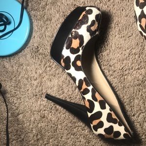 Suede animal print Guess heels